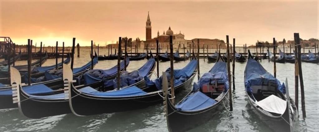 Malu Apartment Venesia Bagian luar foto