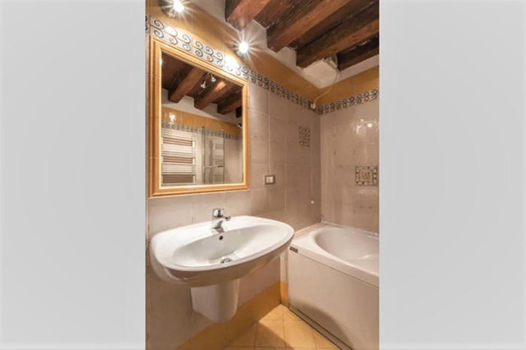 Malu Apartment Venesia Bagian luar foto